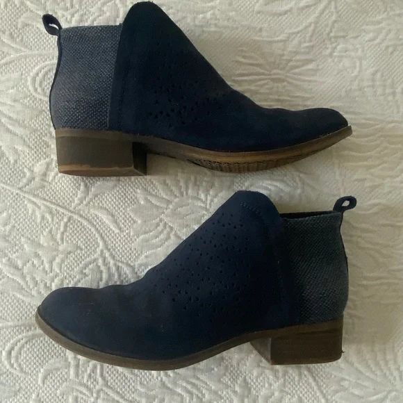 Tom’s Blue Suede ankle boots, Size 6.5 - Picture 1 of 8